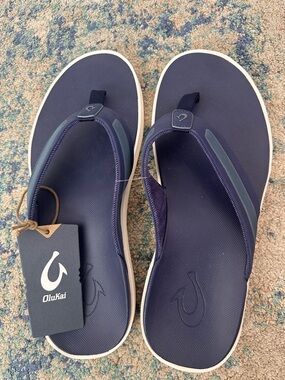 NWT OluKai Leeward Navy Blue Flip Flop Sandals